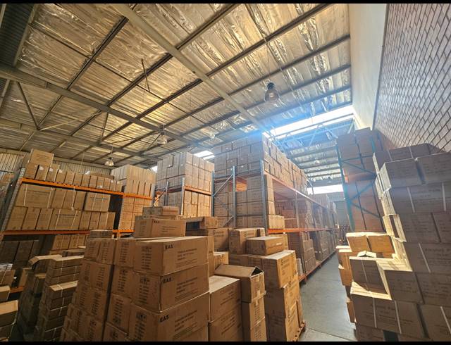 1,030M² WAREHOUSE TO LET IN MEADOWDALE